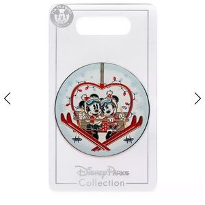 Disney Store Mickey and Friends Festive Pin‼️
